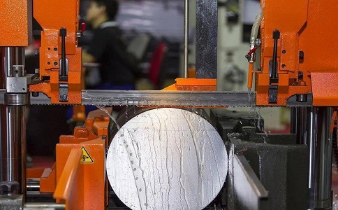 桂东立式金属带锯床切削出现跑带故障解决方法！